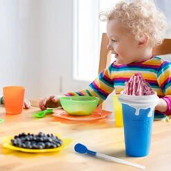 Slushy Cup Maker,Large Slushie Maker Cup 500ml,Double Layers Silicone Slushie Cup Maker Squeeze Cup,Quick Frozen Magic Slushy Maker Cup,DIY Slush Cup,Cool Stuff Gifts For Kids And Family - Blue